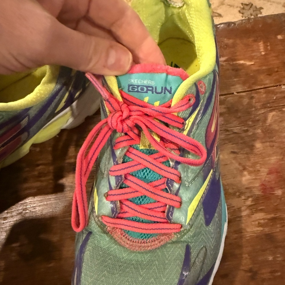 🔥 Closet Sale — 3 for $25 / 5 for $40 - Skechers Girls Sneakers Size 6.5 - Picture 2 of 5